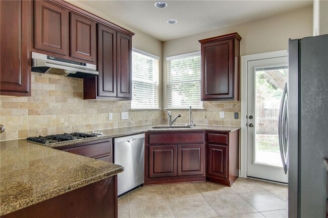 Building Photo - 15400 Interlachen Dr