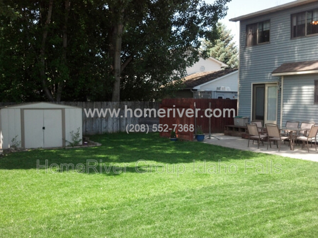 Building Photo - 1545 Bluebird Ln