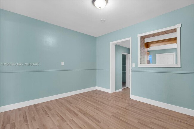 Building Photo - 1245 NE 117th St