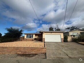 Building Photo - Available now! Charming 3-bedroom, 2-bathr...