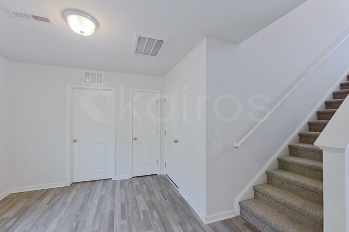 Building Photo - 137 Shamrock Dr SW