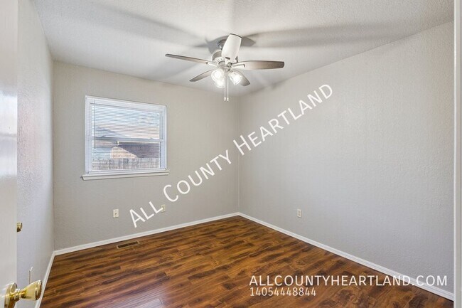 Building Photo - 2325 Cypress Ct