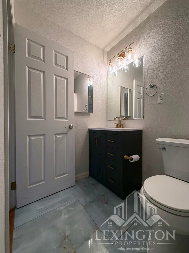 Building Photo - Stunning, 2BD/1BA, Condo home in The Villaggio Community, near Madison Ave. and American River Co...