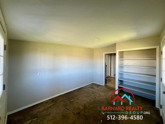 Building Photo - Available NOW: Beautifully Remodeled 3/1.5...