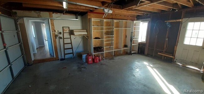 Building Photo - 2557 Desmond Rd