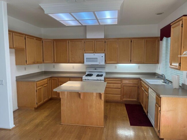 Building Photo - Exclusive Diamond Grove Gated Senior Commu...