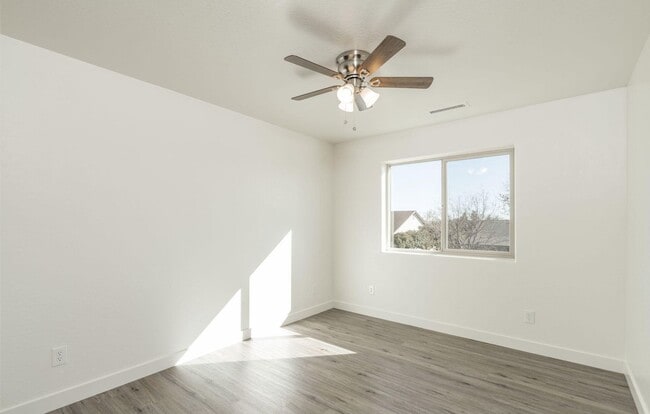 Building Photo - 7565 E Addis Ave