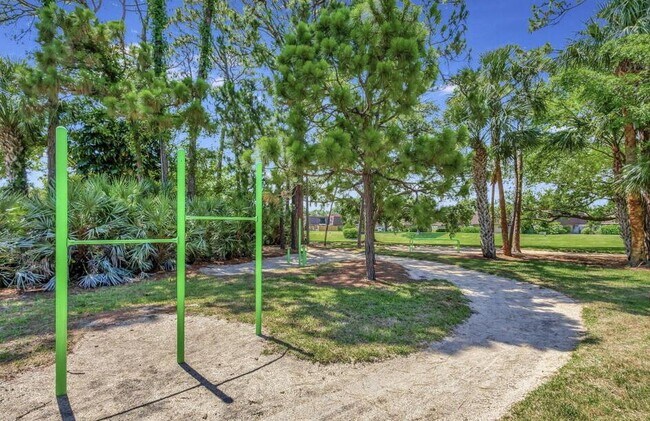 Building Photo - 417 4th Ln