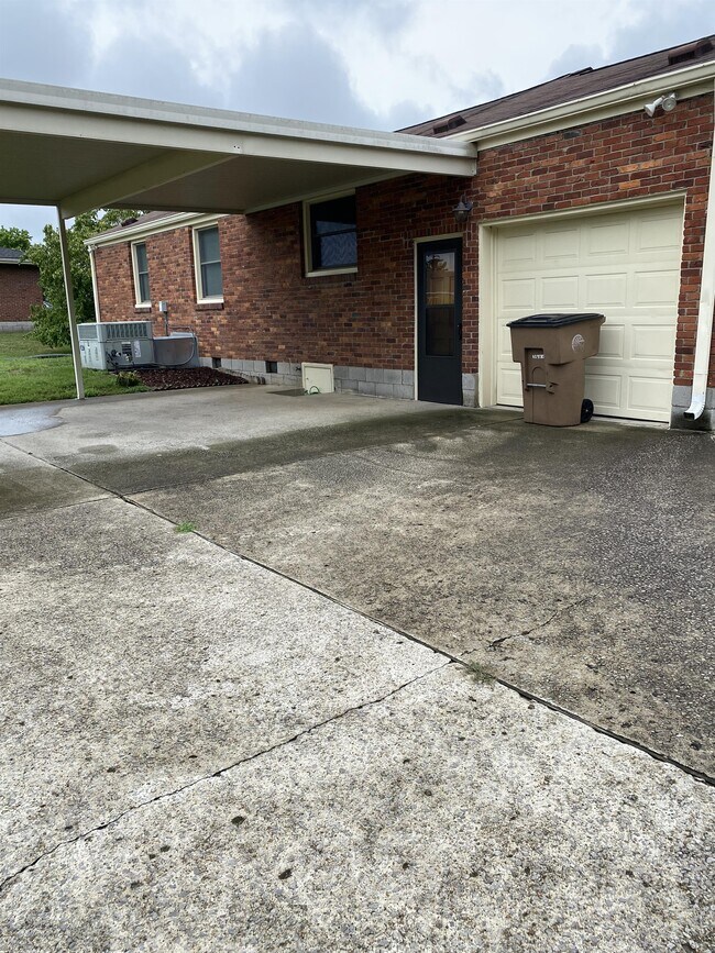 Building Photo - 4950 Hopedale Dr