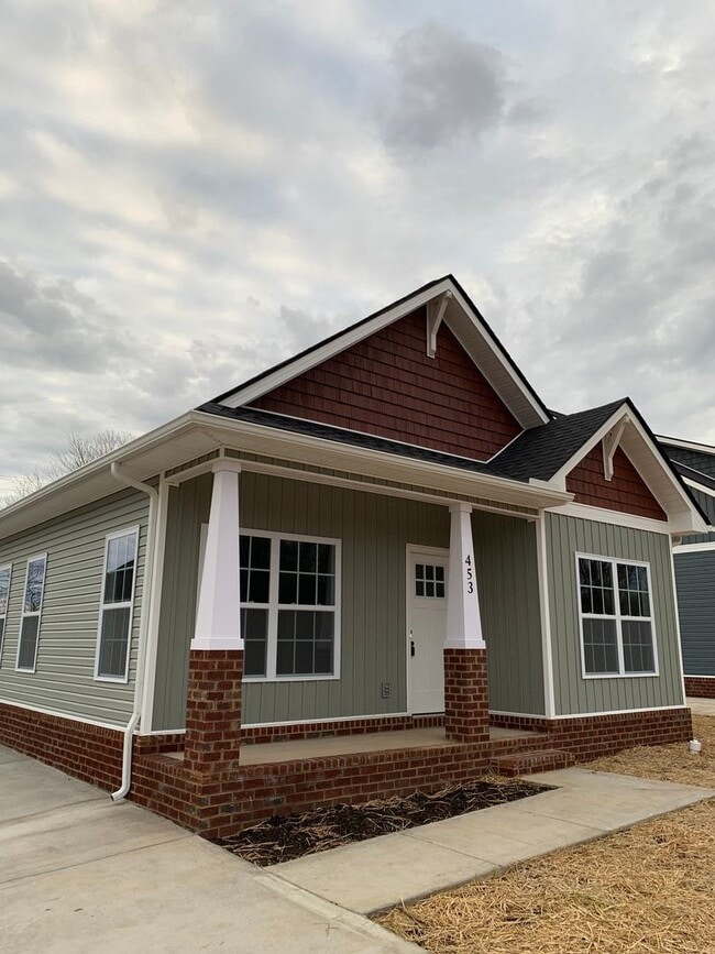 Building Photo - Alcoa 37701 - COMING SOON! 3 bedroom, 2 bath home - Contact Troy Adams (865) 233-6949