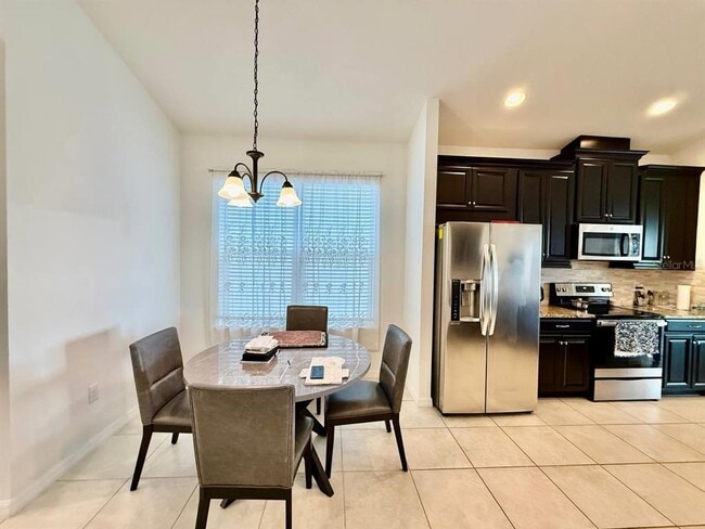 Building Photo - 7832 Red Hickory Pl