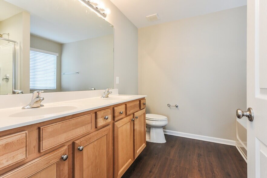 Building Photo - 5245 Emerald Spring Dr