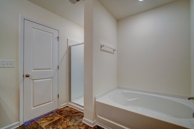 Building Photo - 3 BR, 2.5 BA., 2 Car Garage in Boiling Springs, Near I-85