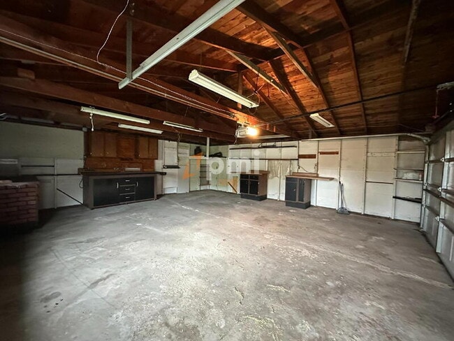 Building Photo - 8136 Grace Pl
