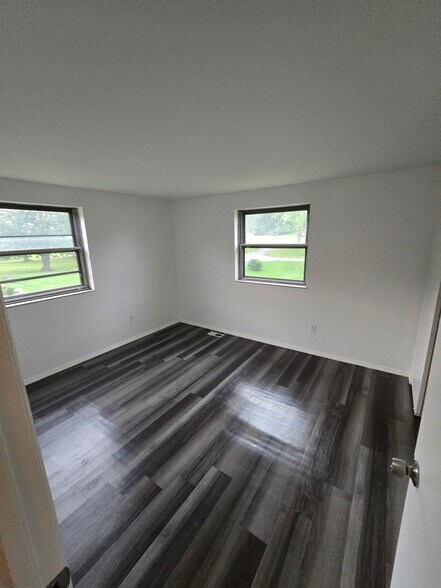 Building Photo - 6538-6552-6552 Conway Dr