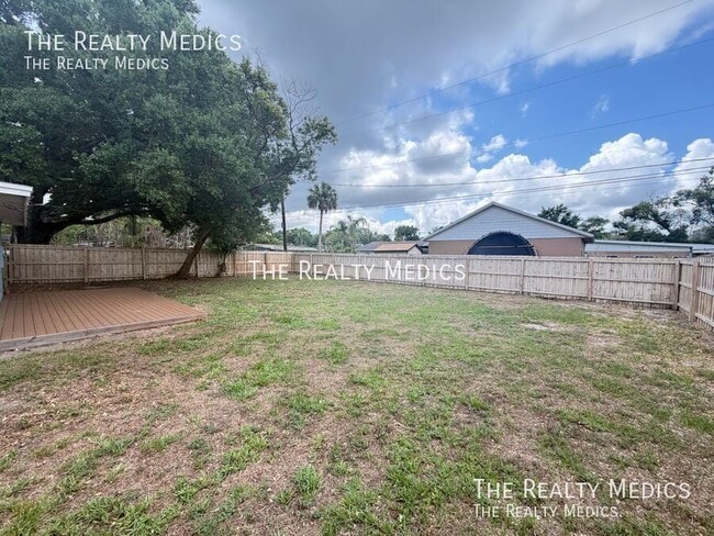 Building Photo - 3612 Surrey Dr