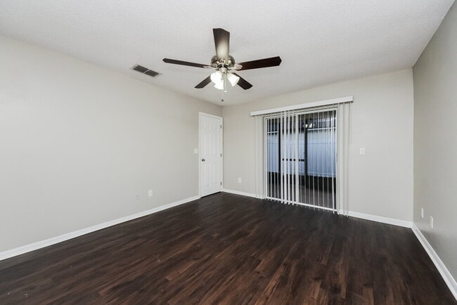 Building Photo - 2125 Fennell St