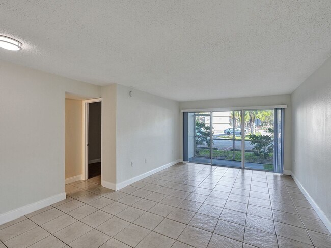 Building Photo - Renovated & Updated 2 Bed/2 Bath Condo with Patio – Prime Springcrest Location!