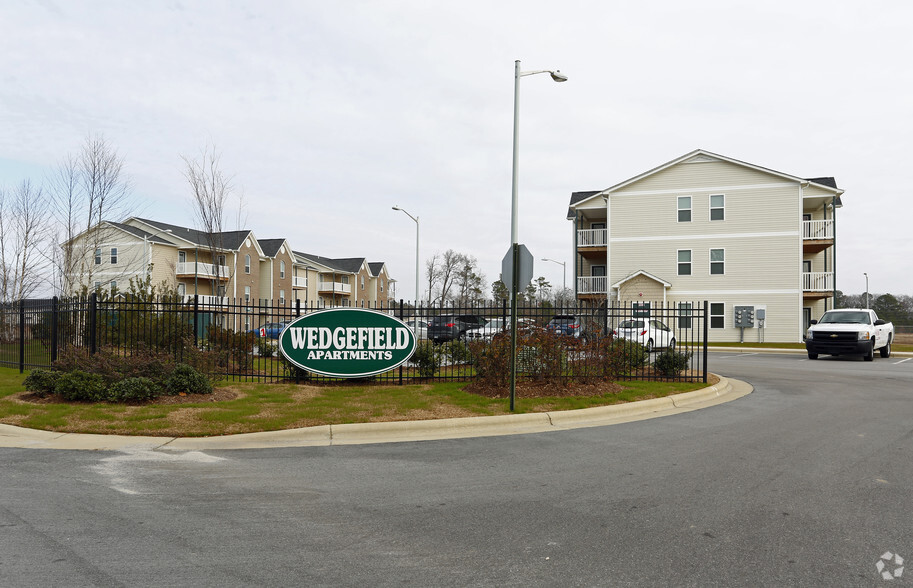 Primary Photo - Wedgefield Apartments
