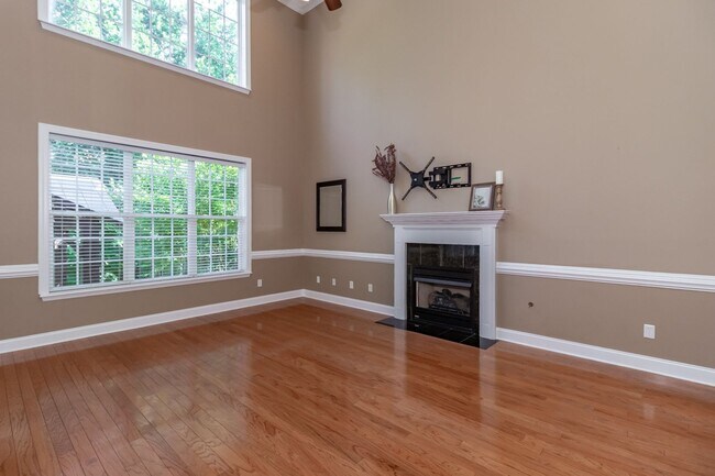 Building Photo - Private, 5 bedroom, 3.5 bath, Evans home-overlooking the woods!