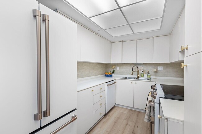 Building Photo - 3440 S Ocean Blvd