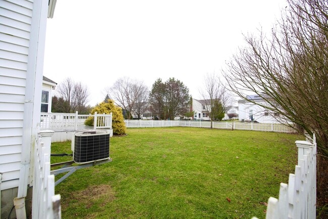 Building Photo - 4400 Greensbury Dr