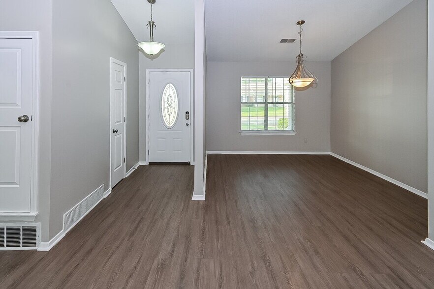 Building Photo - 2595 Bryce Cove