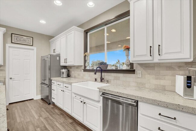 Building Photo - 12057 La Palmera Ave