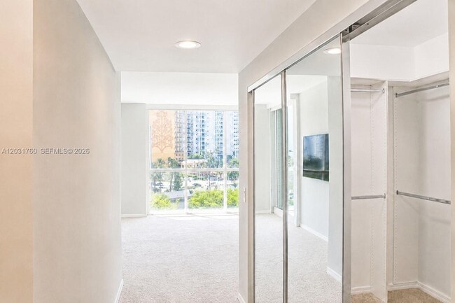 Building Photo - 16400 Collins Ave