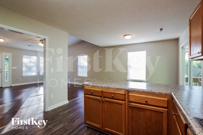 Building Photo - 812 Silver Ct