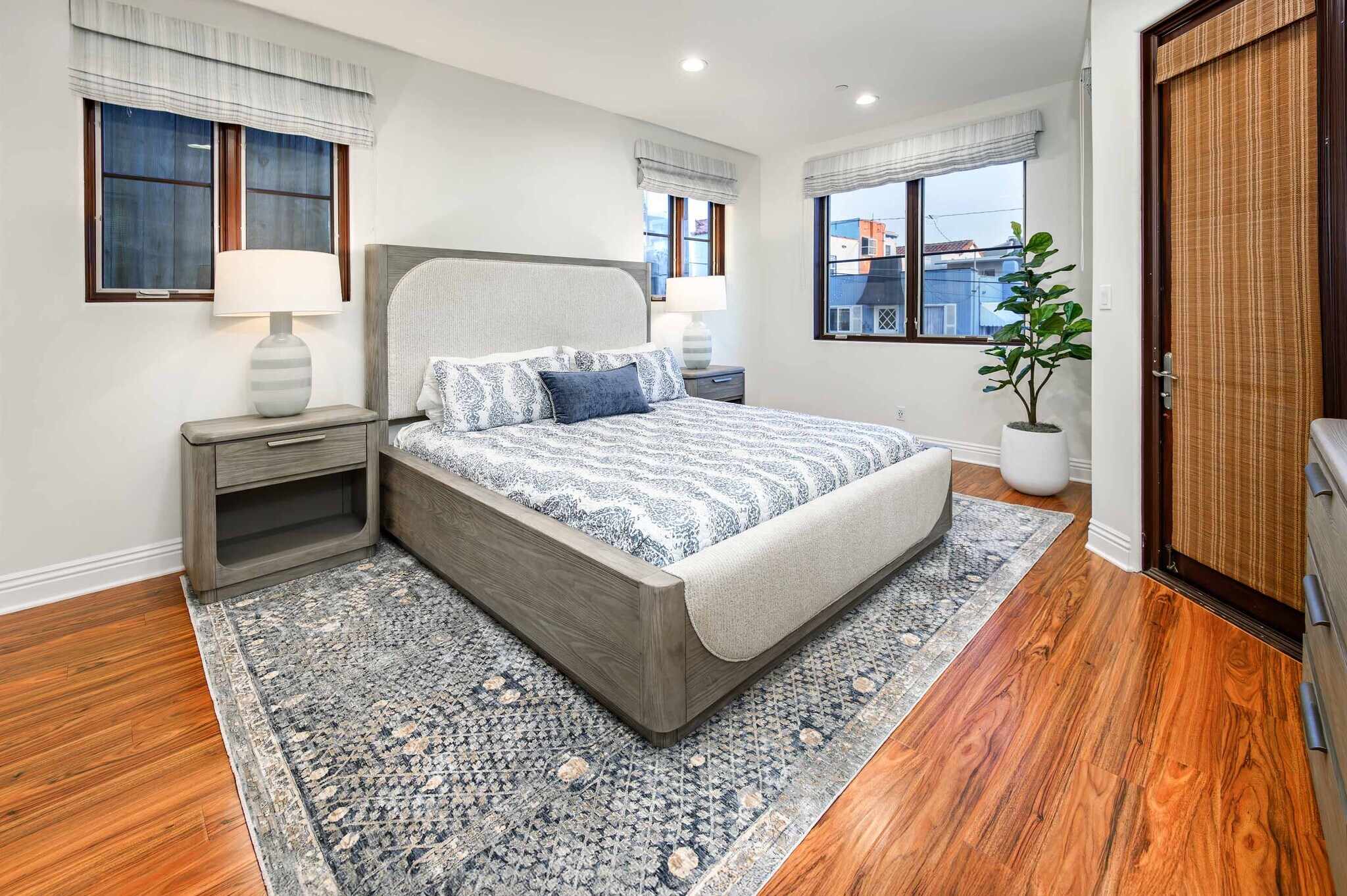 Building Photo - 319 33rd St