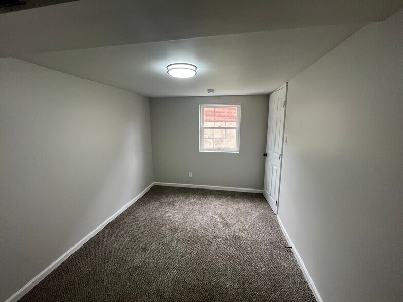 Building Photo - 7011 Britton Ave