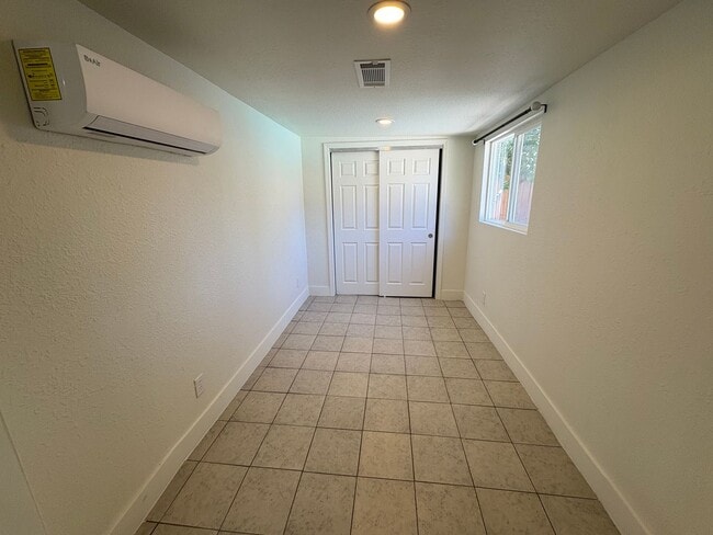 Building Photo - 4189