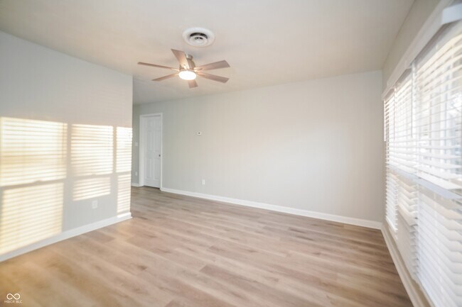 Building Photo - 1510 Douglas Dr