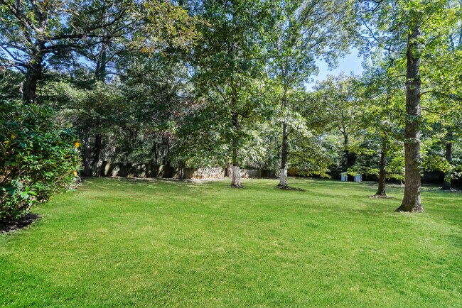 Building Photo - Fantastic 3bd/2ba home! Coming soon!