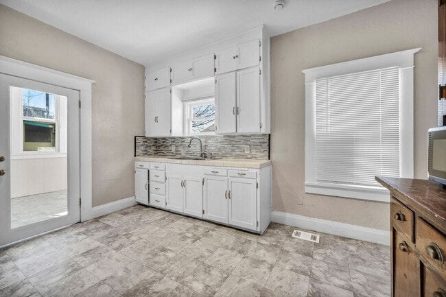 Building Photo - 1637 C St