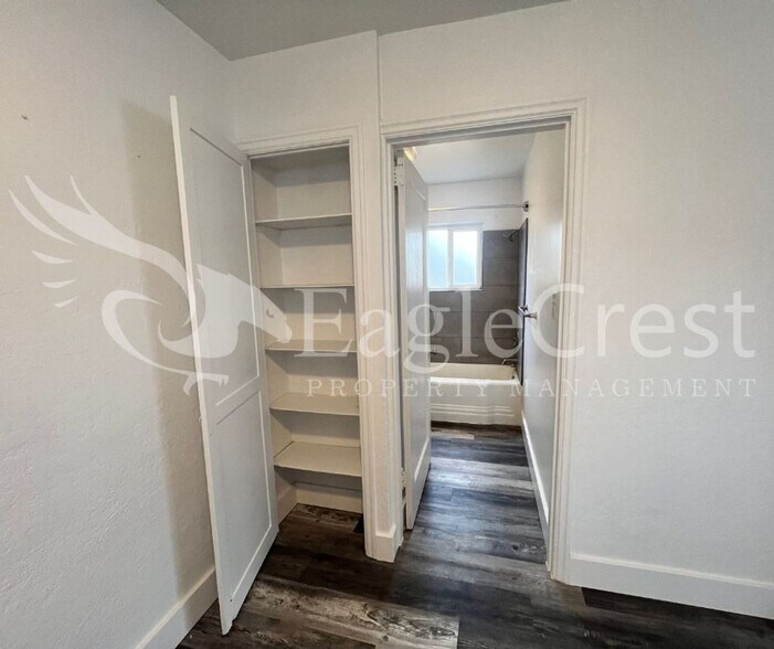 Building Photo - Roseville Lane Apartments
