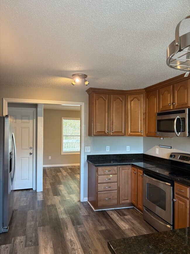 Building Photo - Charming 2-Bedroom, 2-Bath Home in the Hea...