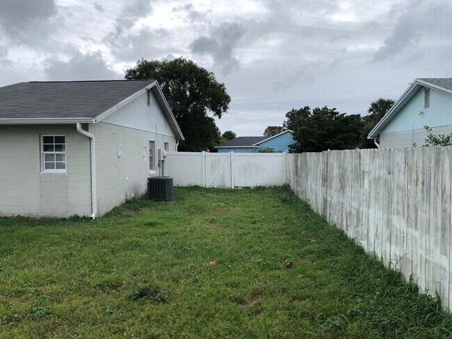 Building Photo - 127 Toluca Dr