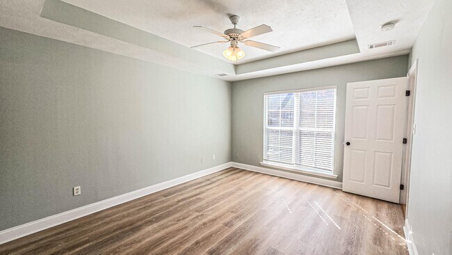 Building Photo - 831 Landing Dr