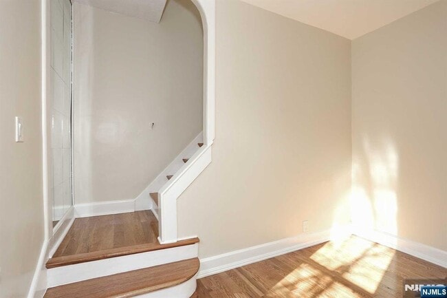 Building Photo - 7-09-9 Campbell Rd