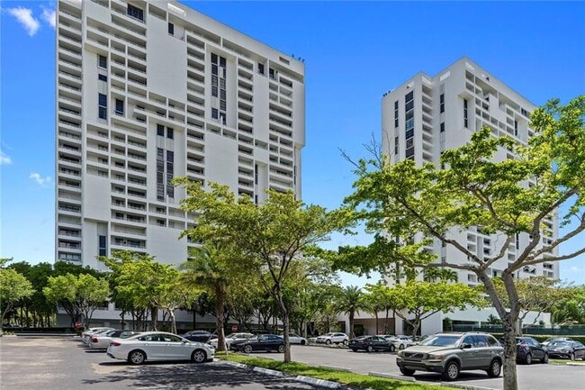 Building Photo - 20355 NE 34th Ct