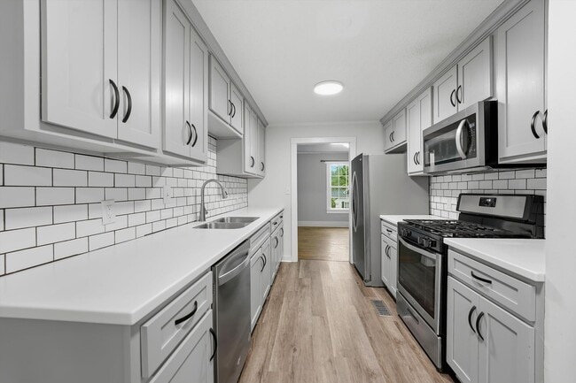Building Photo - Athens 37303 - Charming 1902 Home Available Now! 3 Bedrooms, 2 Full Baths with a 1-Car Garage - C...