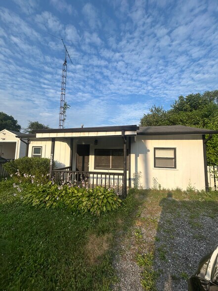 Primary Photo - 228 Deigle Dr