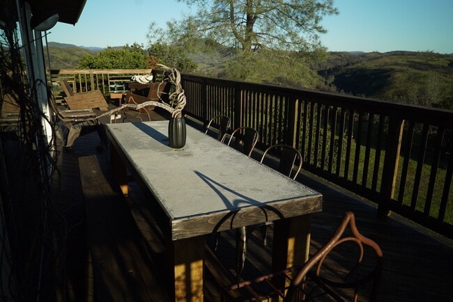 Building Photo - 2077 Stagecoach Canyon Rd