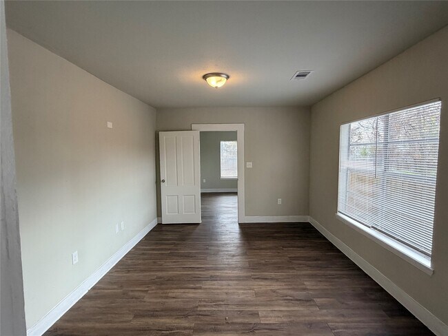 Building Photo - 2212 Semmes St