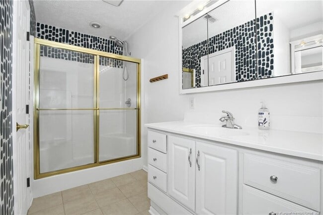 Building Photo - 853 Foxcroft Dr