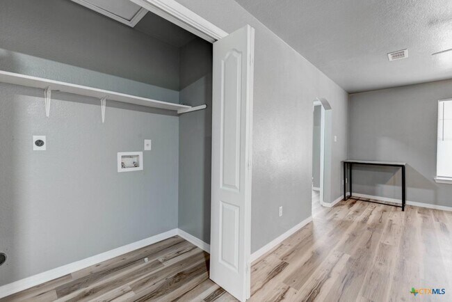 Building Photo - 2321 Terrace Dr