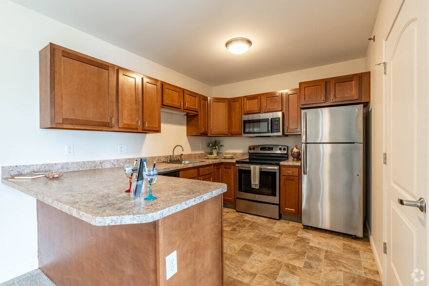2BR,1BA - 825SF - Kitchen - Glenwood Square Senior Apartments