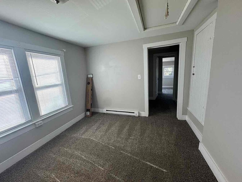 Building Photo - 223 Baker St